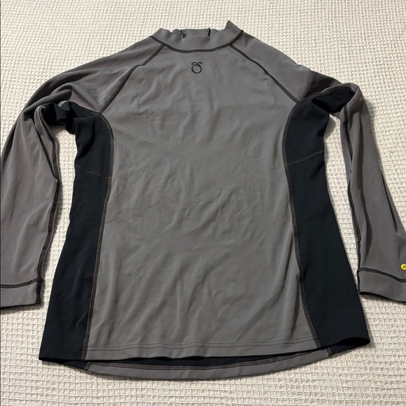 Season Five Rash Guard - Picture 6 of 7